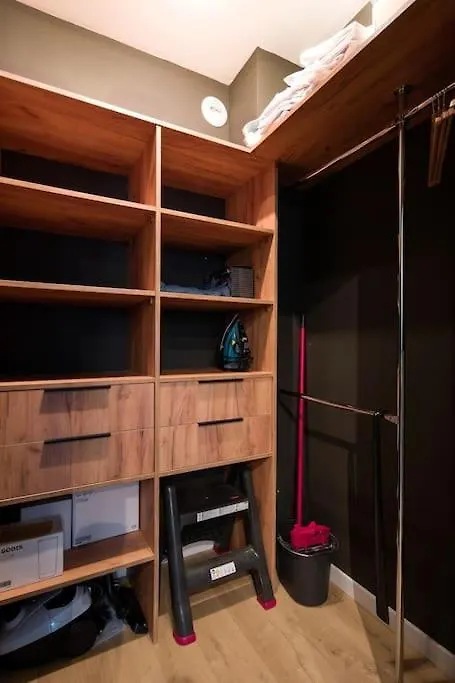 Modern Apt Next To Train Station Krakow Poland