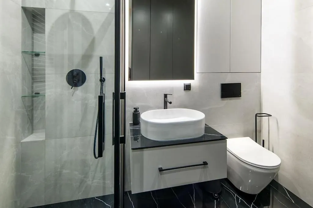 Modern Apt Next To Train Station Cracovia Appartamento